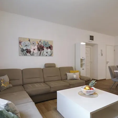 Linden Apartment *